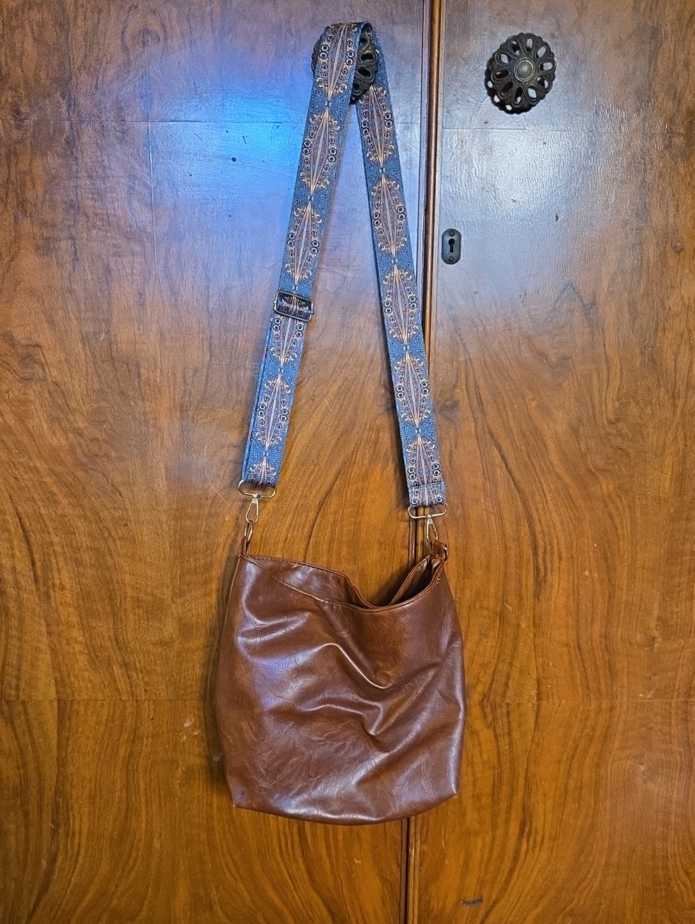 Women’s Brown Leather Crossbody Bag with Patterned Strap